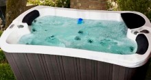 Hydropool_Serenity_2_Whirlpool_messefoto3_klein.jpg