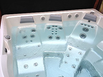 angebot_taurus_wasser_blau_whirlpool_hydro_massage_pool